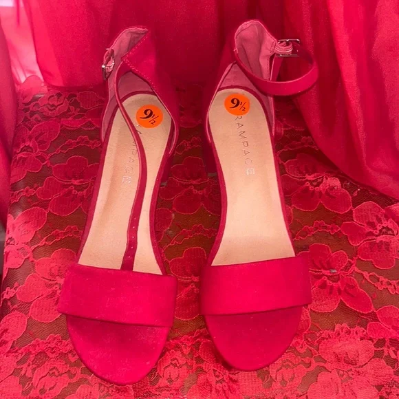 Red Strap Heel - Picture 1 of 3